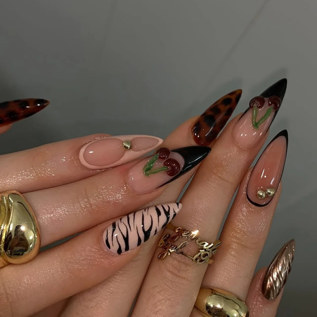Luxury floral press on nails featuring elegant floral designs and a gel-finish manicure, perfect for stylish occasions.